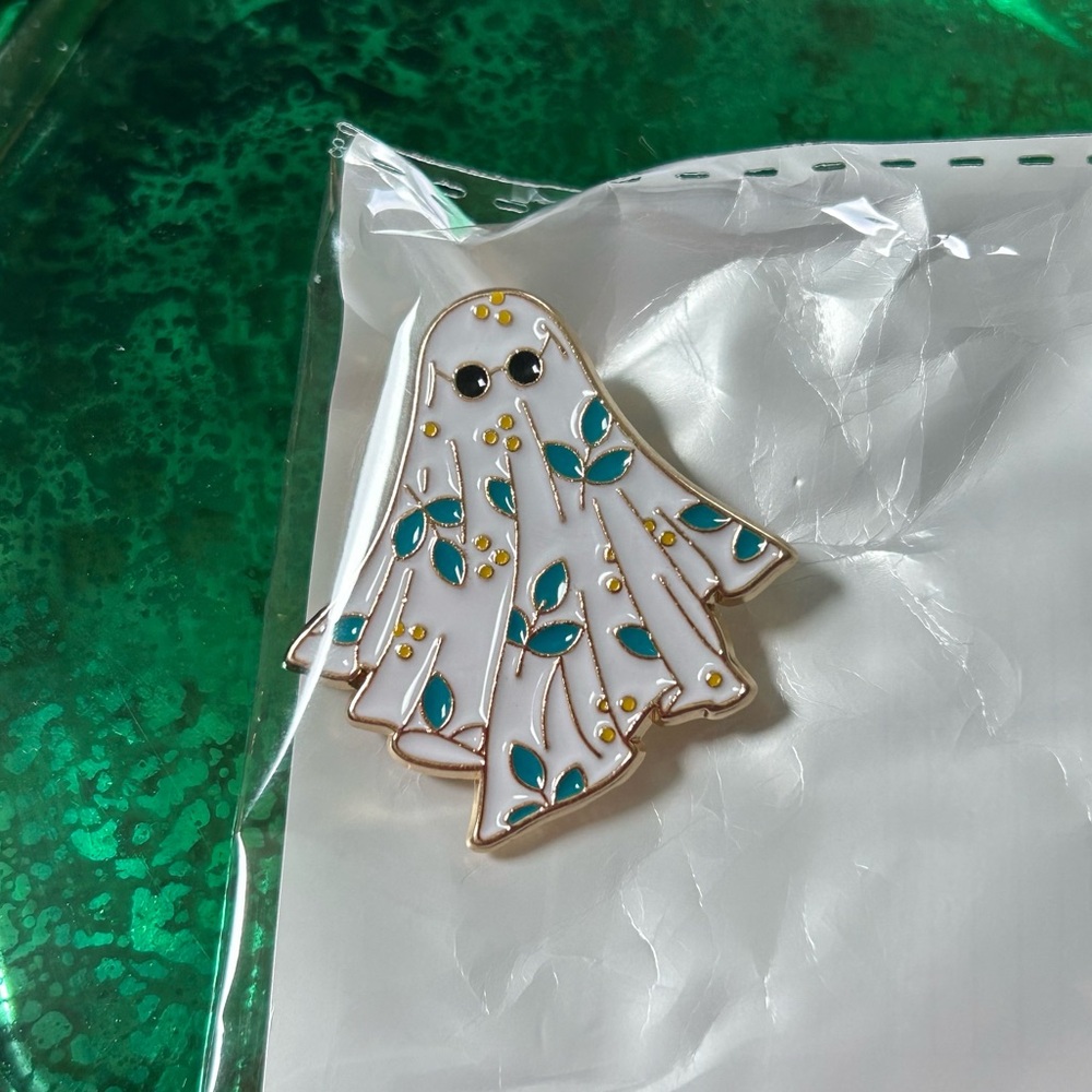 Ghost pin 👻